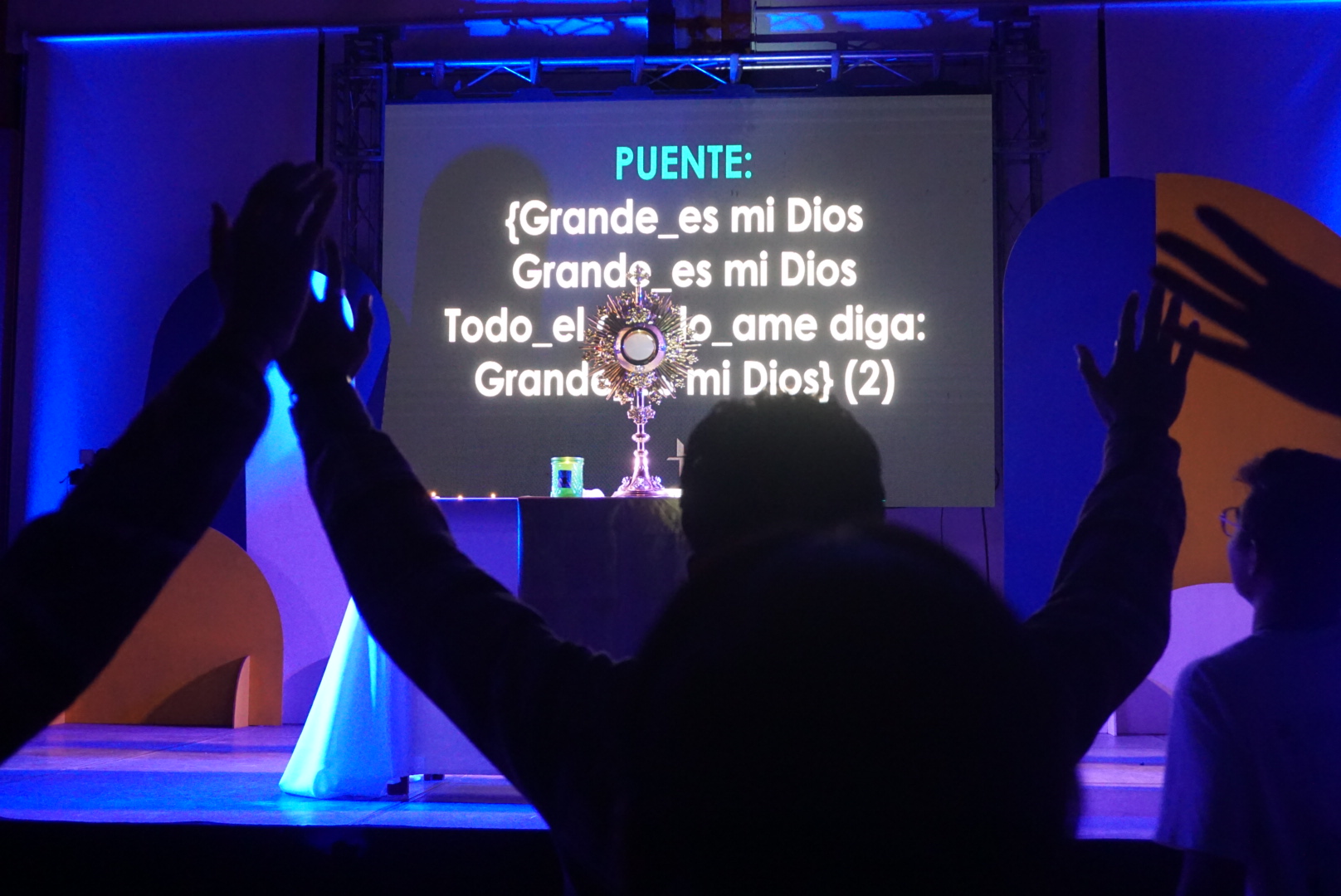 Coro católico cantando